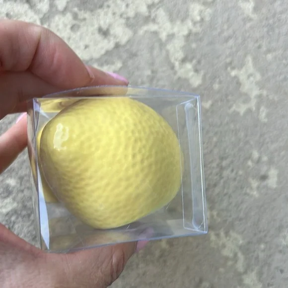 New lemon salt and pepper shakers - Picture 7 of 10